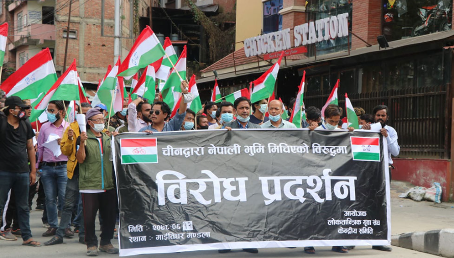 चीनले नेपाली भूमि मिचेको भन्दै लोसपाका युवाले गरे विराेध प्रदर्शन