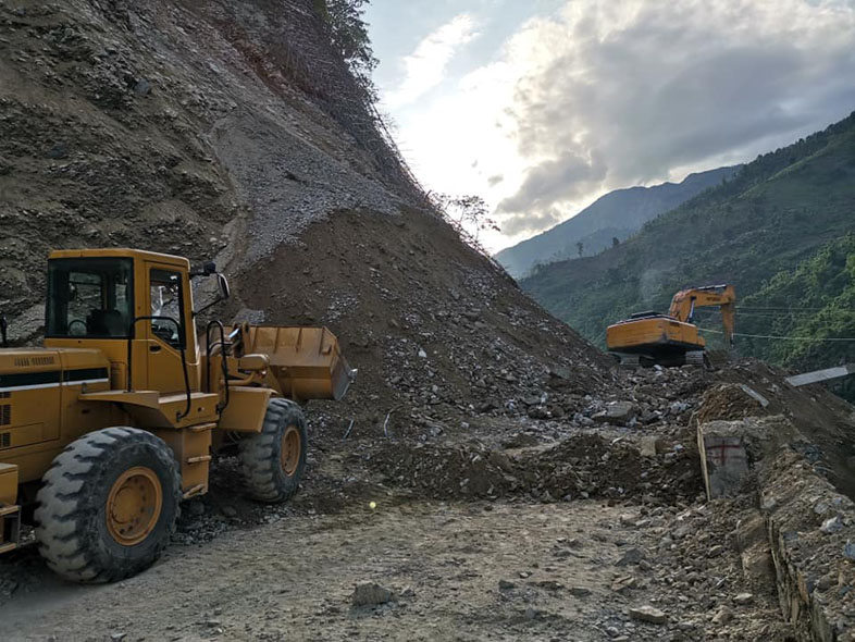 पहिरो खसेपछि नारायणगढ–मुग्लिन सडक बन्द