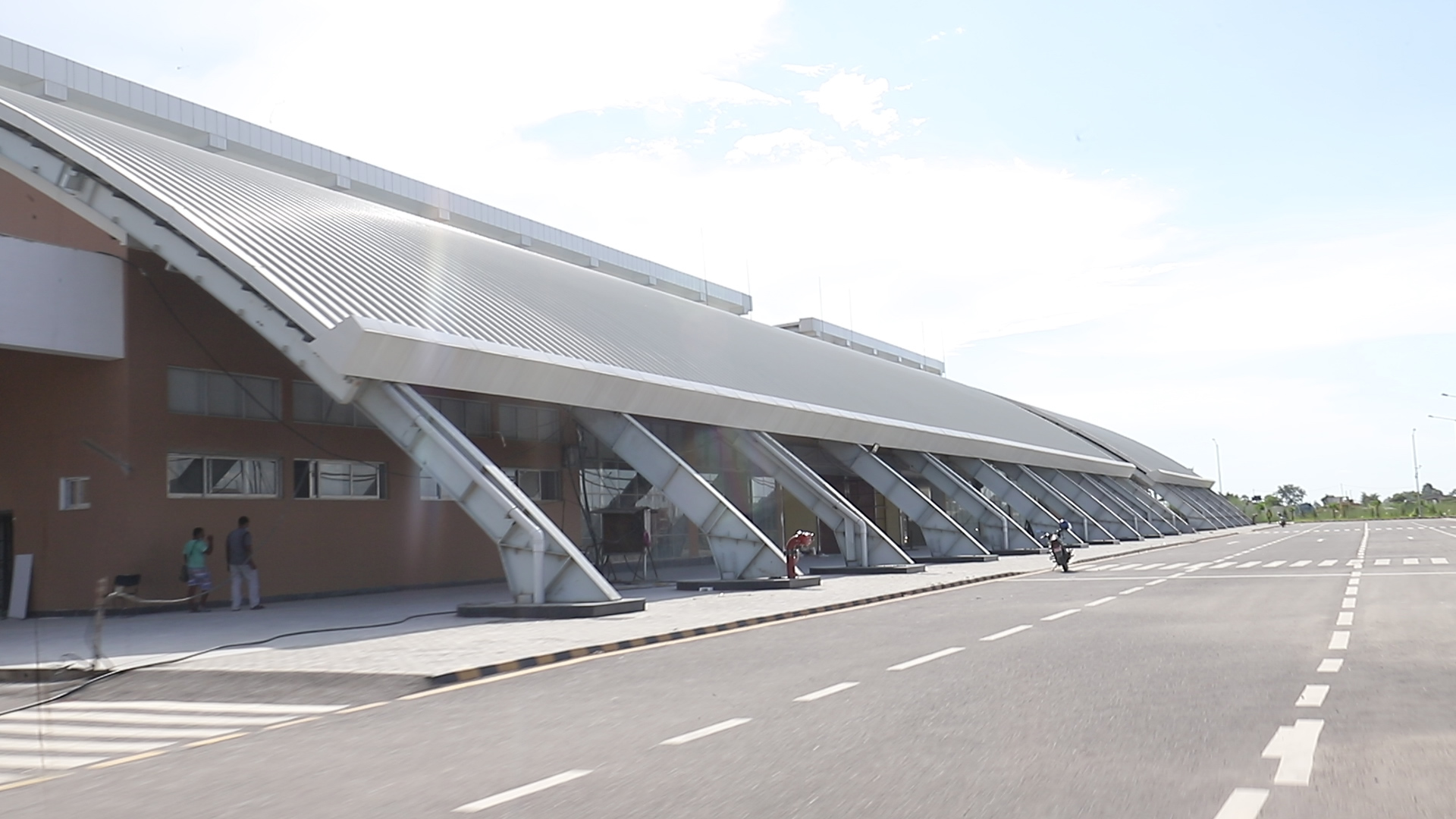 गौतमबुद्ध अन्तर्राष्ट्रिय विमानस्थलकाे भौतिक प्रगति ९८ प्रतिशत, यस्ताे बन्याे (फाेटाे फिचर)