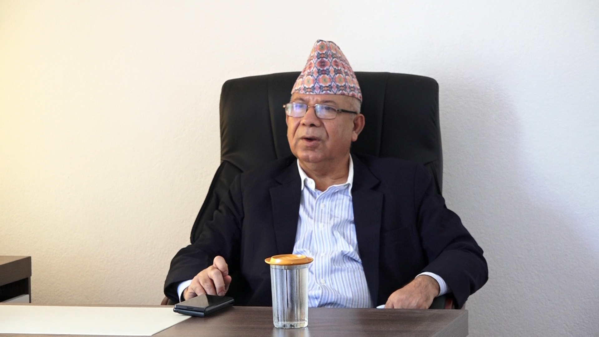 मेराे पार्टीले माओवादी केन्द्रसँग एकता गर्दैन: माधव नेपाल