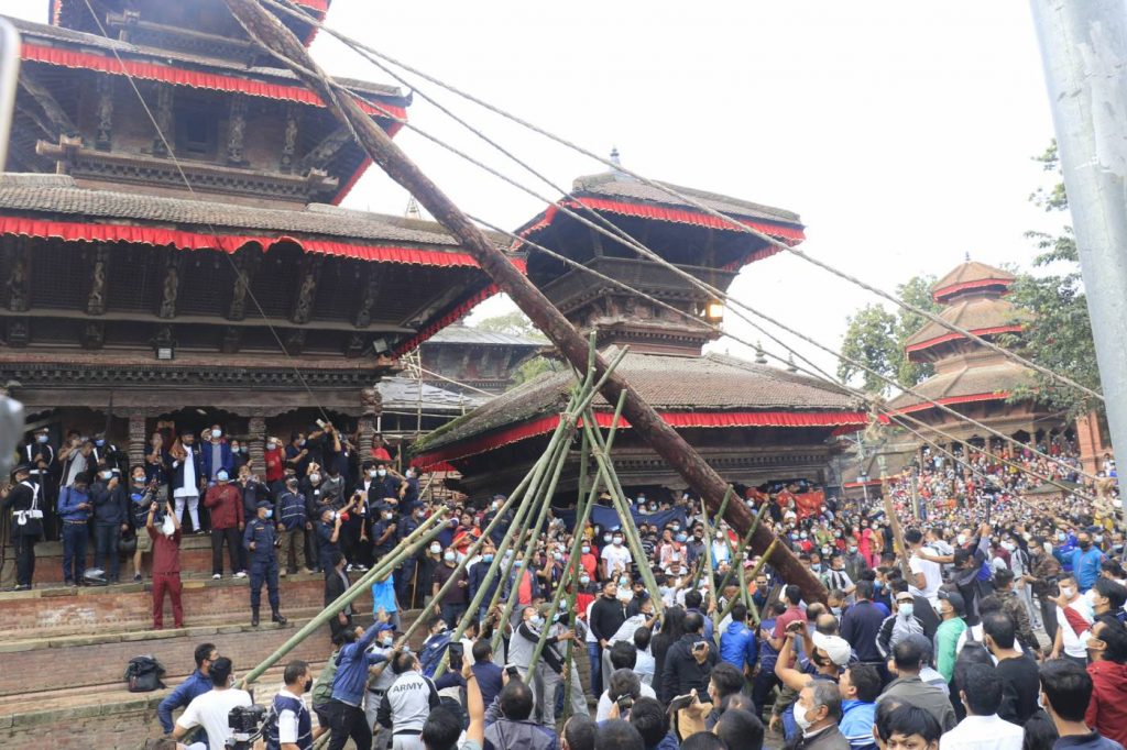 हनुमानढोका दरबार क्षेत्रमा इन्द्रध्वजोत्थान, देवी नाच शुरु