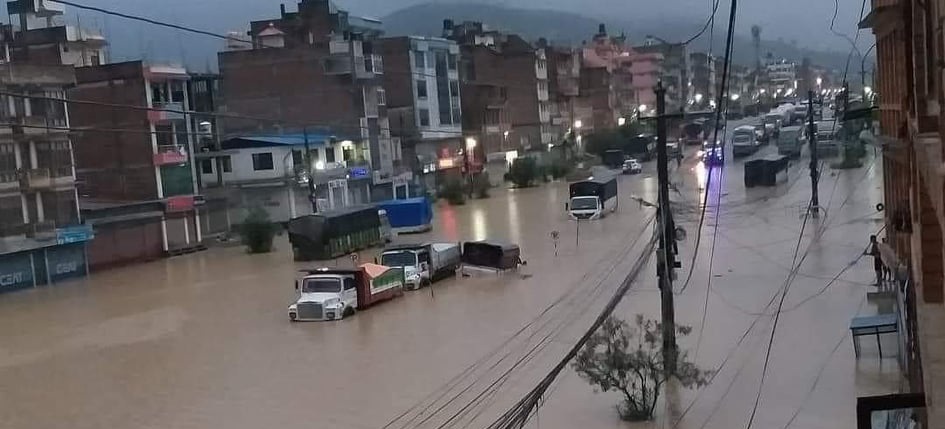 बनेपाको पुल बजार डुबान हुँदा अरनिको राजमार्ग अवरूद्ध