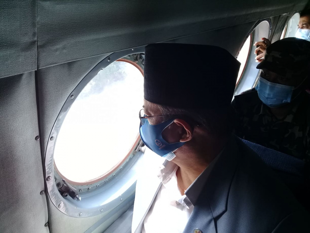 गृहमन्त्री खाँण बाढी प्रभावित क्षेत्रको निरीक्षणमा