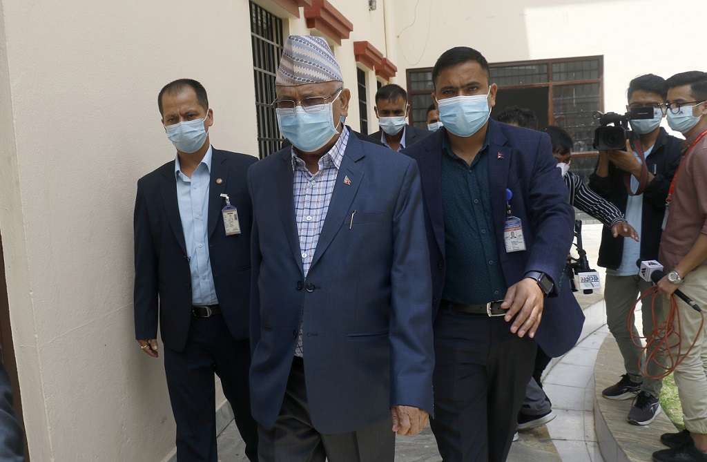 फुटबल हेर्न रंगशाला पुगे ओली