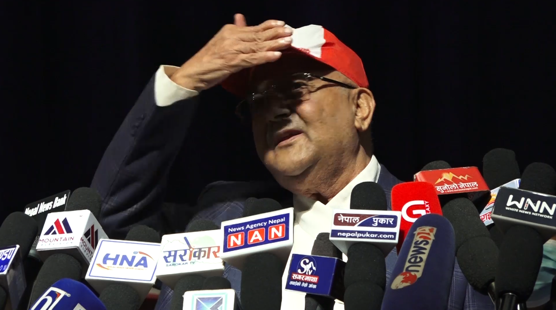 माधव नेपालले घरमा आगो लगाएर खरानी घसेर हिँडेः ओली