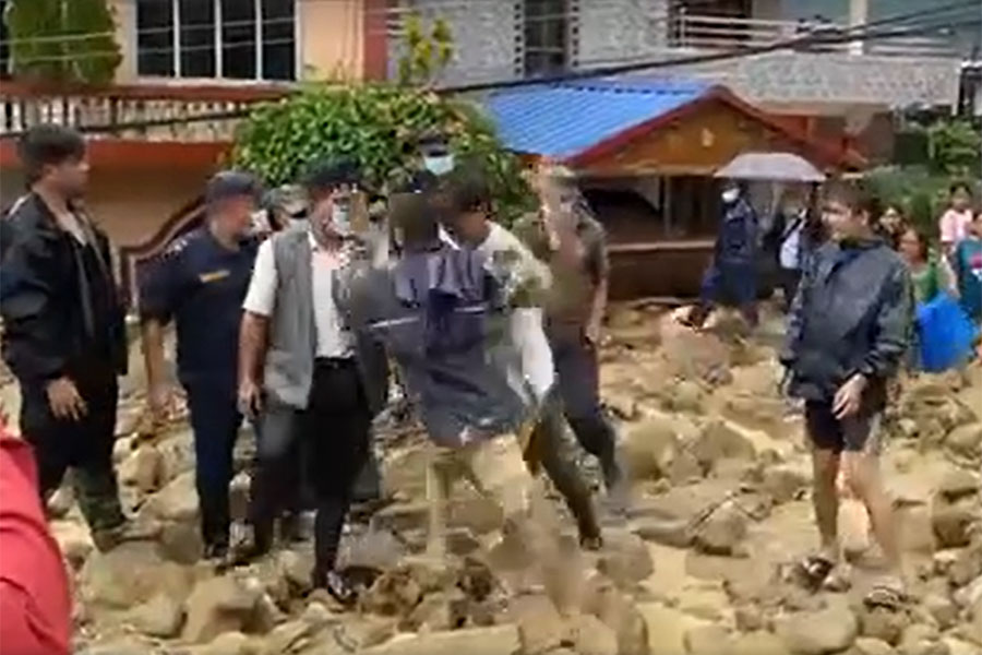 बुटवलका मेयरलाई पहिरो पीडितले हाने मुक्का