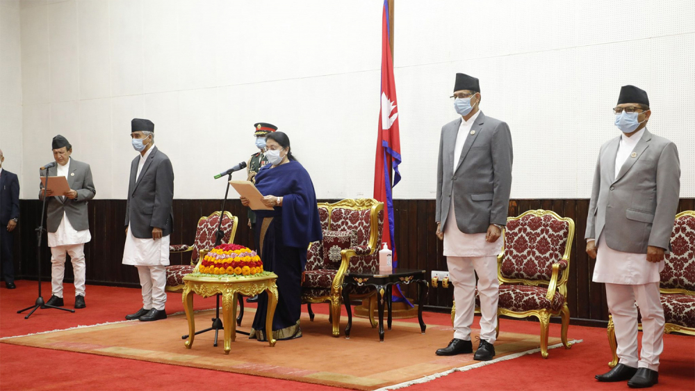 परराष्ट्रमन्त्री खड्काले लिए शपथ