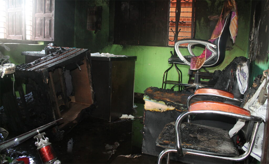 वडाध्यक्ष नभेटेको झोकमा पेट्रोल छर्केर वडा कार्यालयमा आगजनी