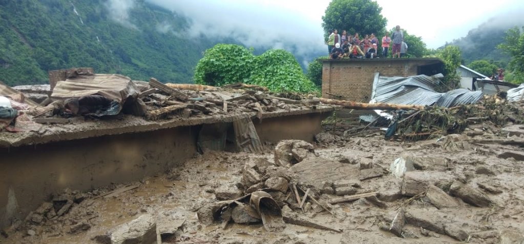 पहिरोमा पुरिएर एकको मृत्यु, तीन घाइते