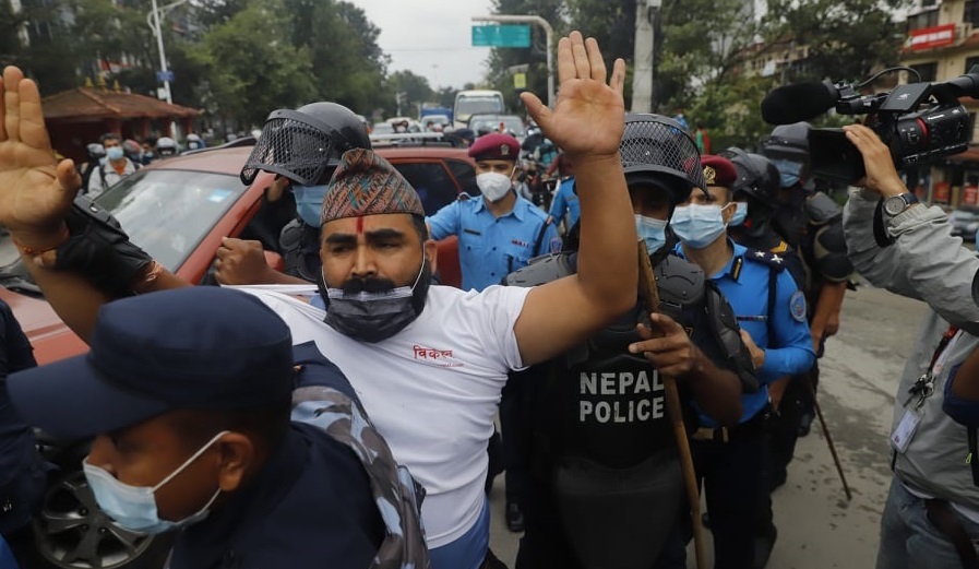 एमसीसीविरुद्ध त्रिभुवन विमानस्थलबाहिर प्रदर्शन