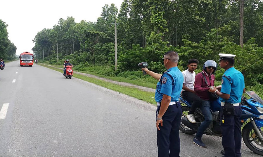 तीव्र गतिमा सवारी चलाउँदै हुनुहुन्छ ? कारबाहीमा परिएला !