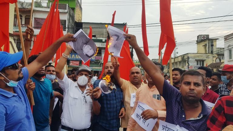 प्रदेश २ का मुख्यमन्त्री राउतलाई तालिवानको संज्ञा दिँदै प्रदर्शन