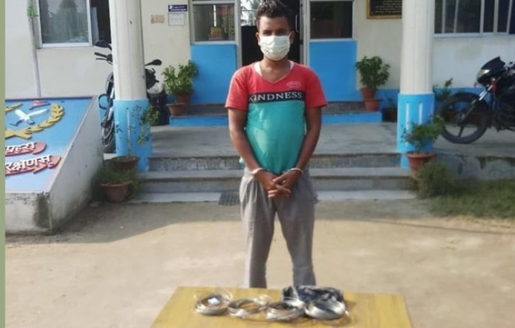 मोरङकाे रतुवामाईबाट ९४ तोला चाँदीसहित एक जना पक्राउ