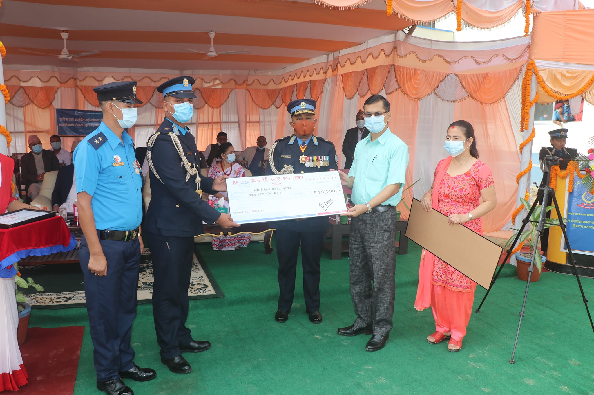 १ लाख धनराशीको साधानादेवी प्रहरी पराक्रम पुरस्कारबाट दुई प्रहरी पुरस्कृत