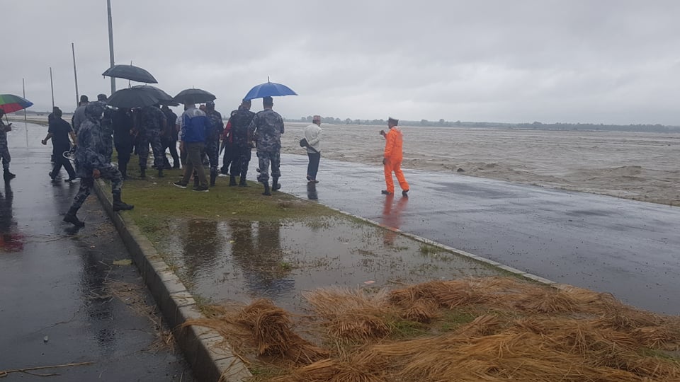 महाकालीमा फसेका ५ जनाको नेपाली सेनाको हेलिकप्टरबाट उद्धार