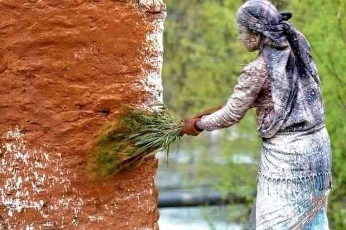 हराउन थाले रातो माटो र कमेराले लिपपोतका चलन