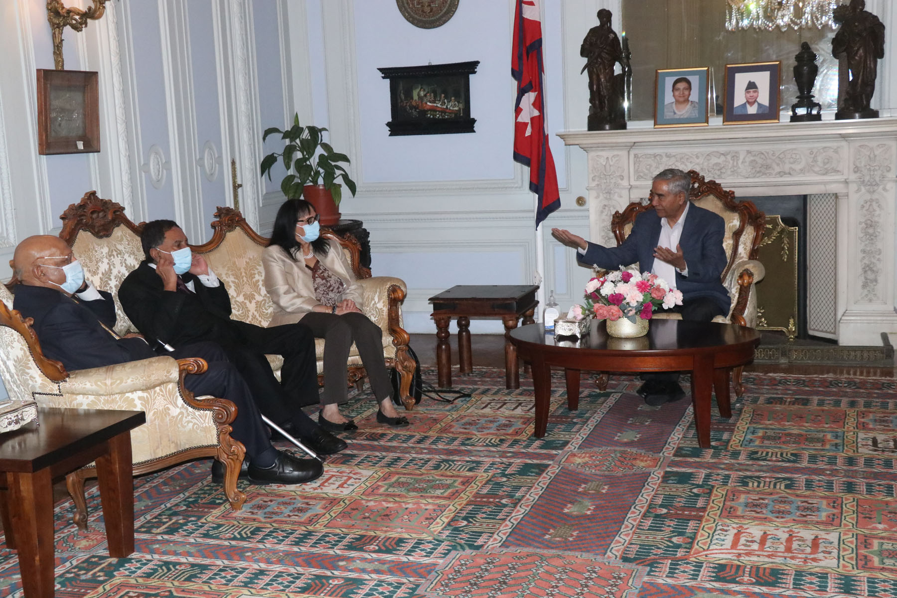 प्रधानमन्त्रीसँग नेपाल–बेलायत समाजका पदाधिकारीको भेट