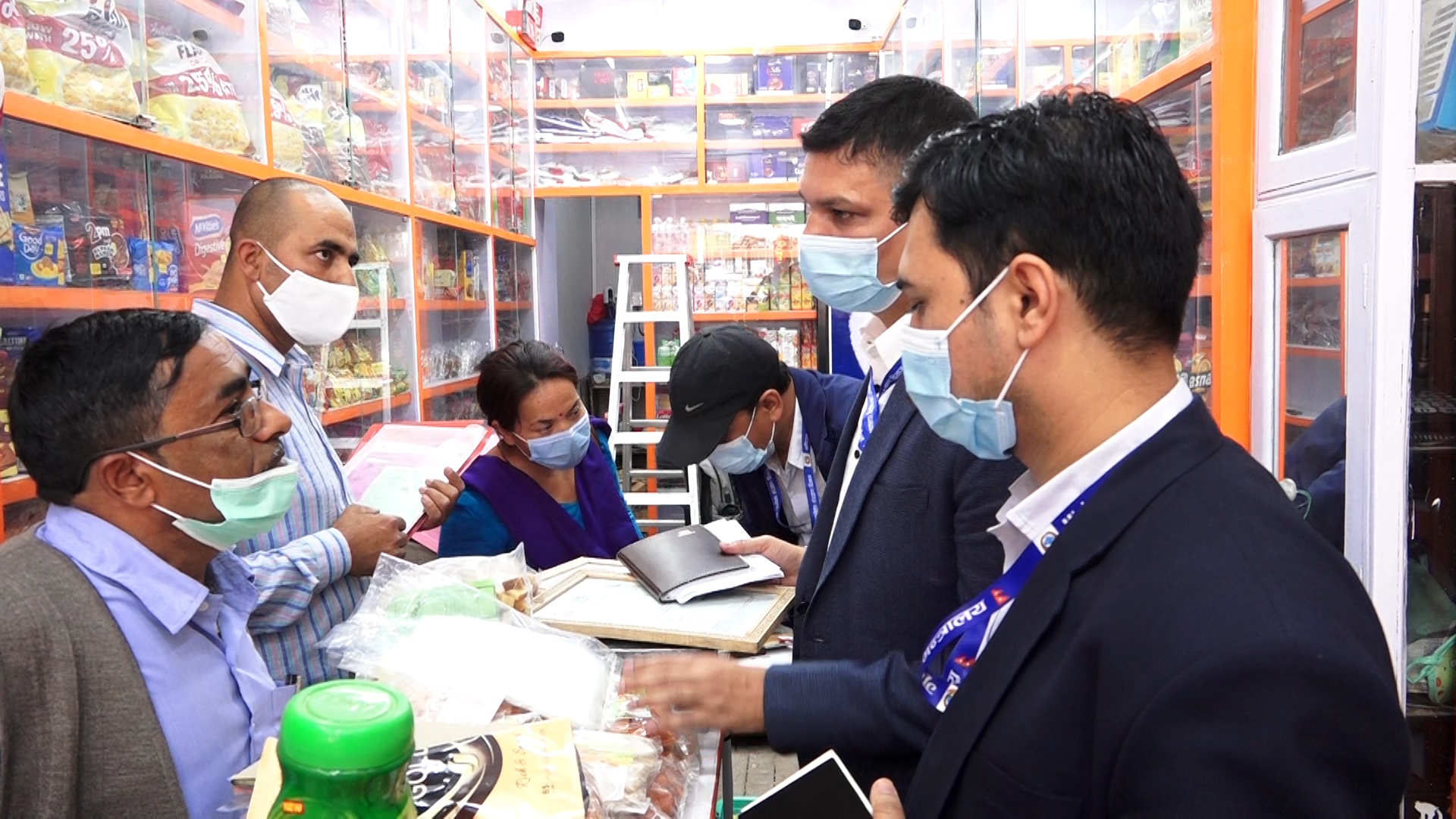 काठमाडौँमा बजार अनुगमन, तीन पसललाई तत्कालै कारबाही