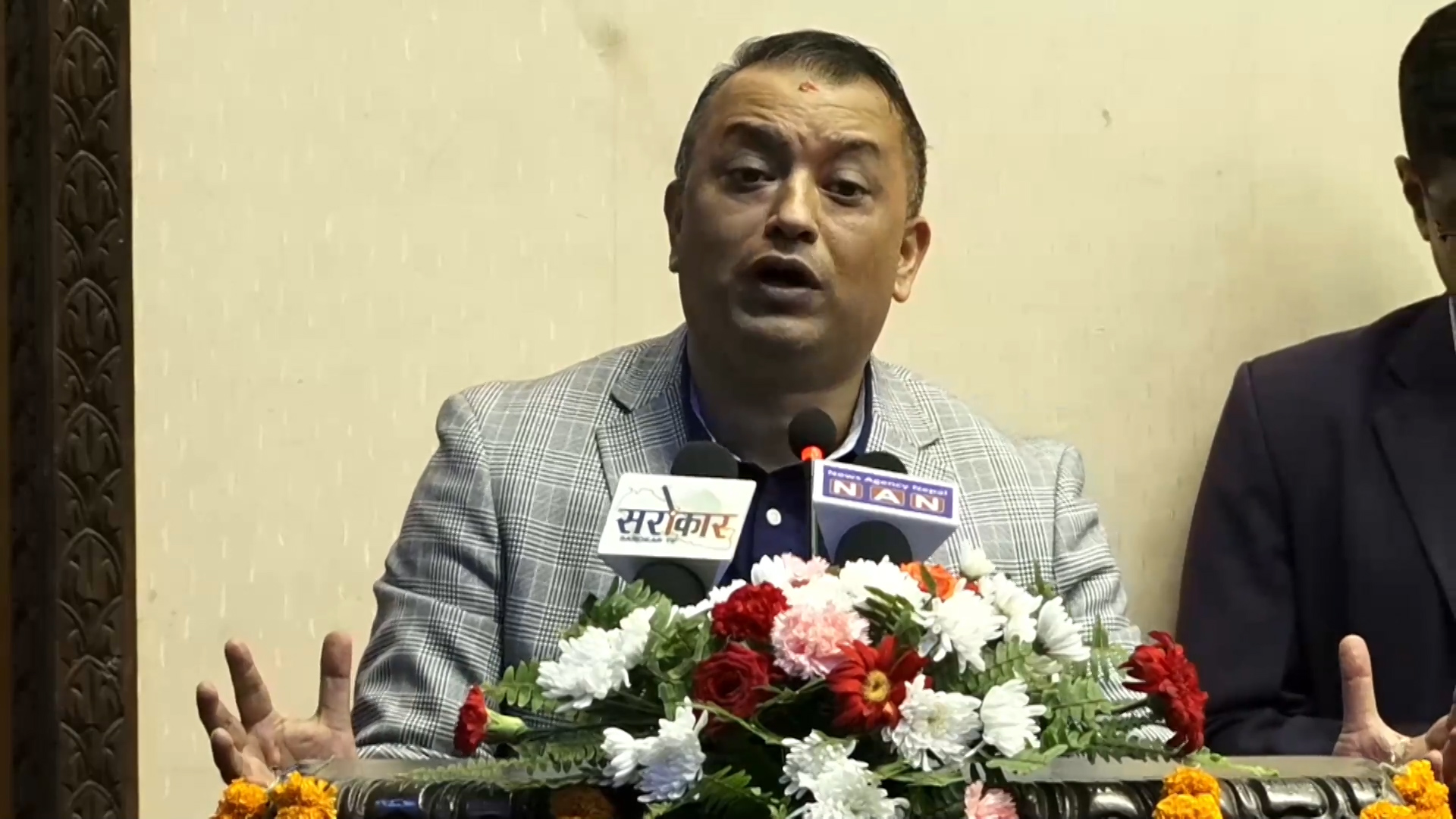 सरकारको काम कारबाहीप्रति  गगन थापाको असन्तुष्टि