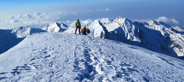मेरापिक क्षेत्रमा पर्यटकसँग गएका एक भरियाको मृत्यु