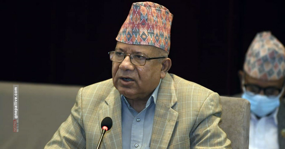 माधव नेपालको प्रश्न- १० मिनेटमा विमानस्थल पुगिन्छ, बालुवाटारमा हेलिप्याड बनाउन करोडौं खर्च गर्ने ?