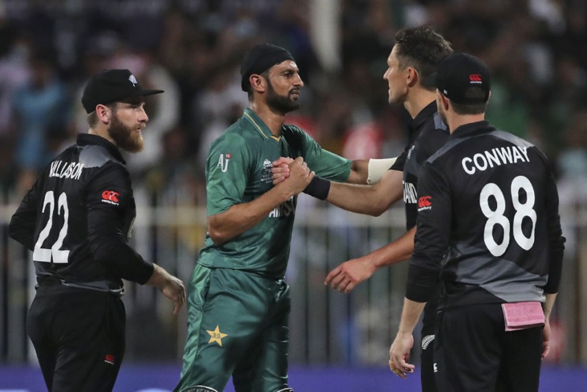 पाकिस्तानले न्युजिल्यान्डलाई ५ विकेटले हरायाे