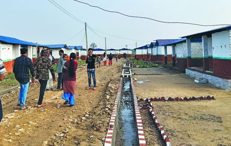 सरकारले बनाएका घरमा मुक्त हलियाले बस्न नमान्दा समस्या