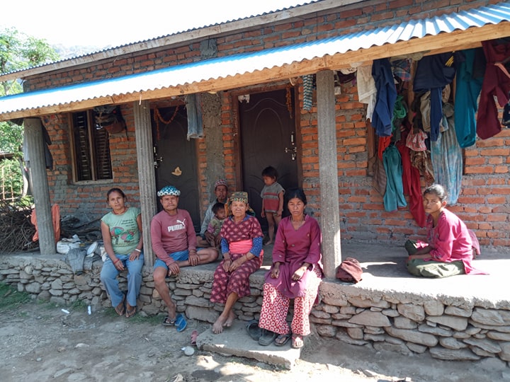 सहयोगकै भरमा दशैँ मनाउँछन् चेपाङ परिवार