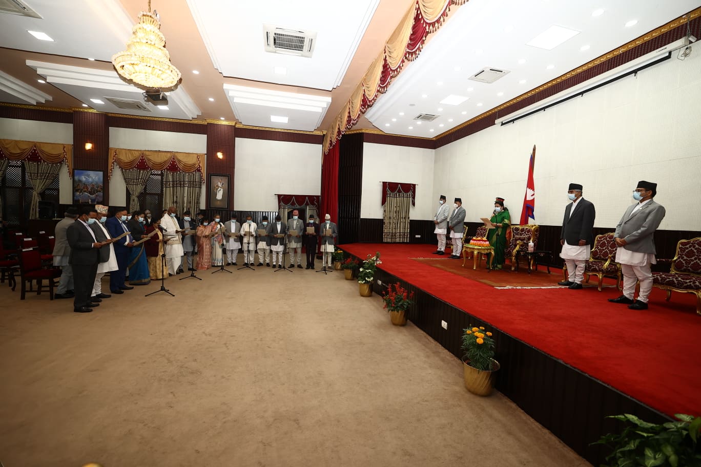 देउवा सरकारका नवनियुक्त मन्त्री र राज्यमन्त्रीले लिए शपथ