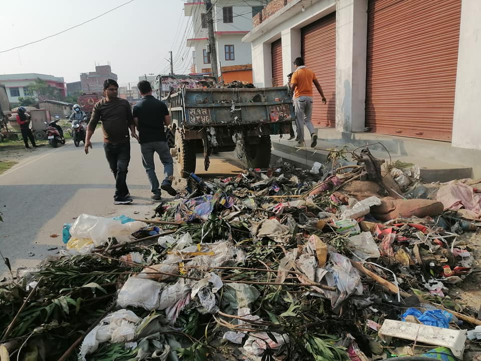 जनकपुरधाम उपमहानगरको फोहर नउठाएको भन्दै वडाध्यक्ष आन्दोलित