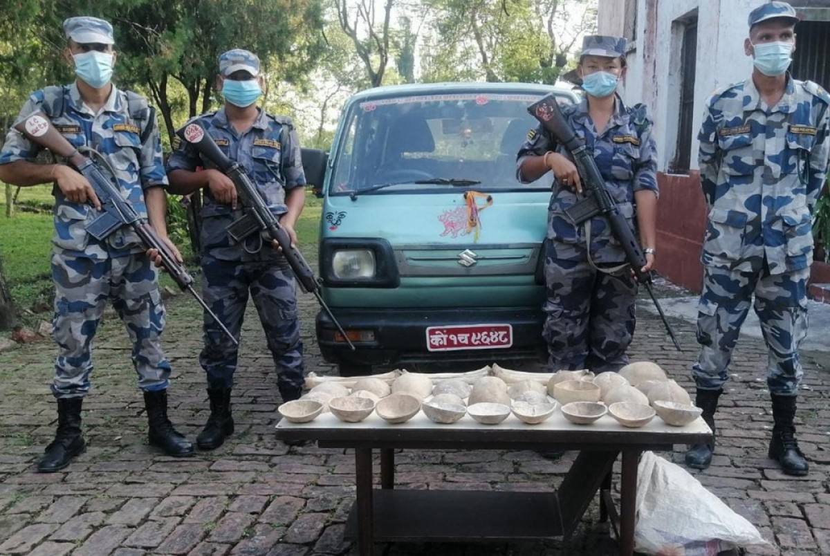 २८ वटा मानव खप्पर र १० वटा हड्डीसहित दुईजना पक्राउ