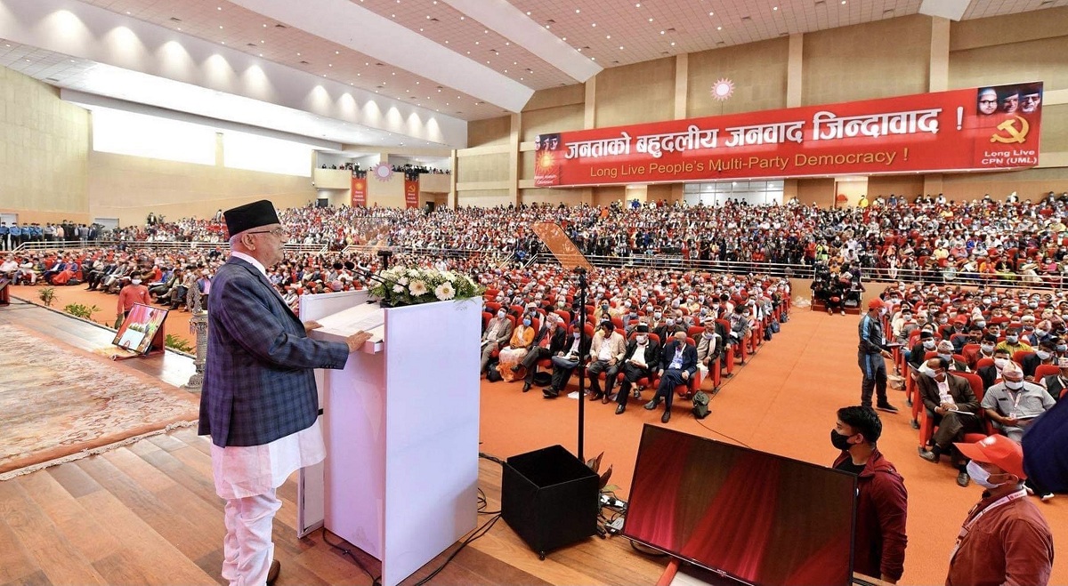 एमाले विधान महाधिवेशन : अध्यक्ष ओलीसहितका नेताले जवाफ दिँदै