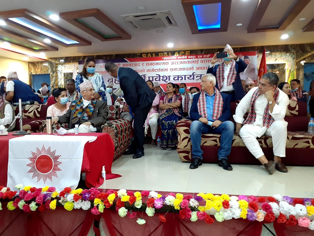 पाँच हजारभन्दा बढी कार्यकर्ता एमालेमा प्रवेश