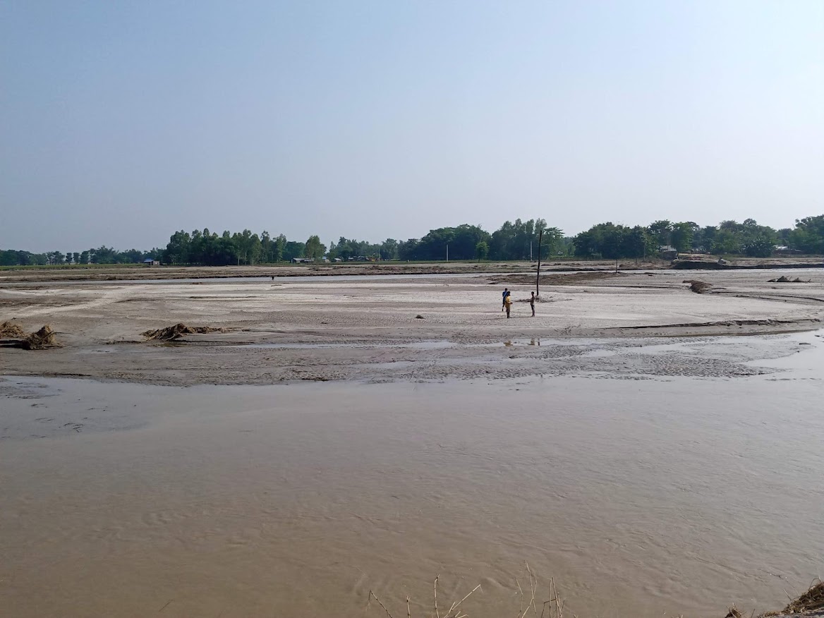 पाकिसकेको धान खेत अहिले बगर भयो, हामी एक वर्ष के खाएर बाँच्ने ?