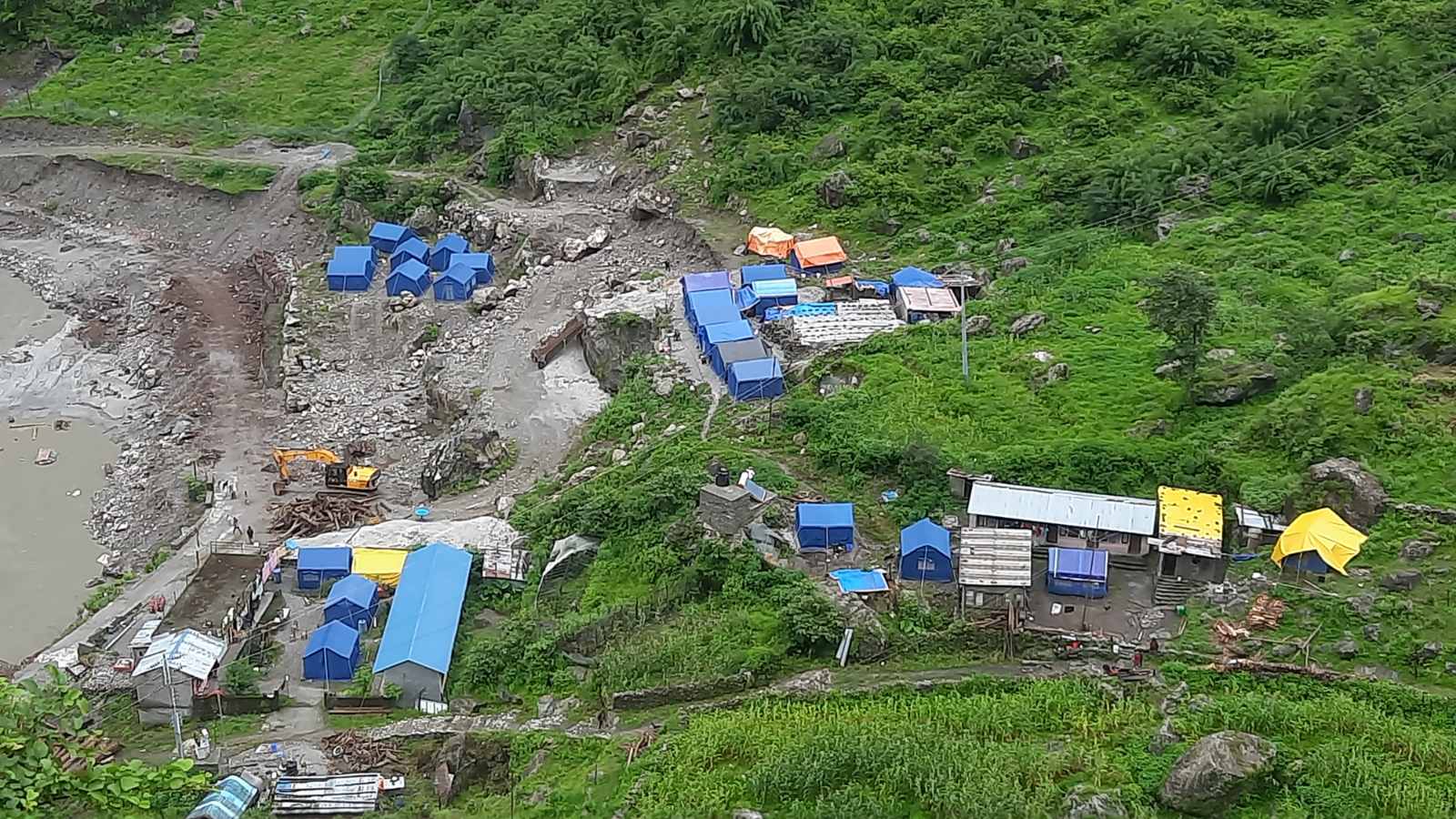 मनाङका बाढीपीडित तीन महिनादेखि घरबारविहीन