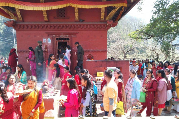 शक्तिपीठमा बिहानैदेखि भक्तजनको चहलपहल