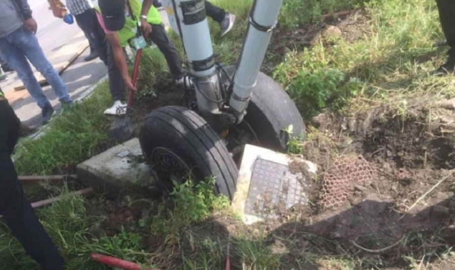 घाँसे मैदानमा फसेको श्री एयरको जहाज निकाल्ने प्रयास जारी