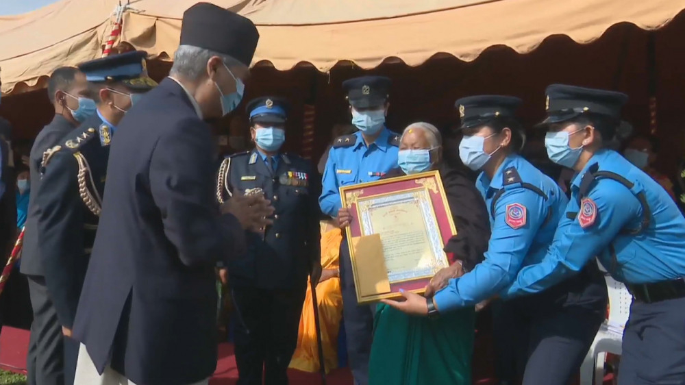 पहिलो महिला प्रहरी डंगोललाई लाइफटाइम अचिभमेन्ट अवार्ड