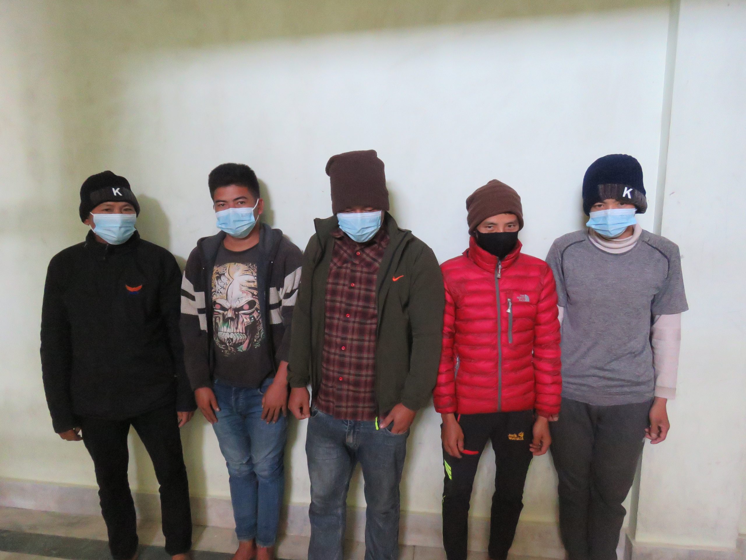 तास खेलिरहेका ५ जना पक्राउ