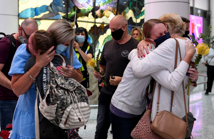 कोरोनापछि बन्द अस्ट्रेलिया र थाइल्याण्डको सीमा खुला, विमानस्थलमा चकलेट र फूल दिएर स्वागत