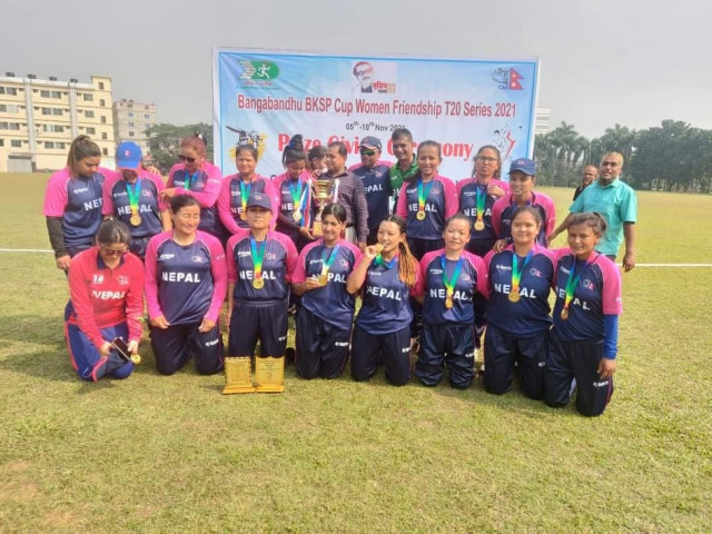 नेपाली क्रिकेट टोली बंगलादेशबाट बसमा फर्किने