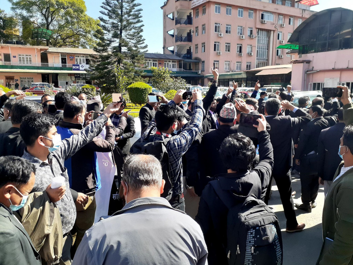 बारले बोलायो आकस्मिक बैठक