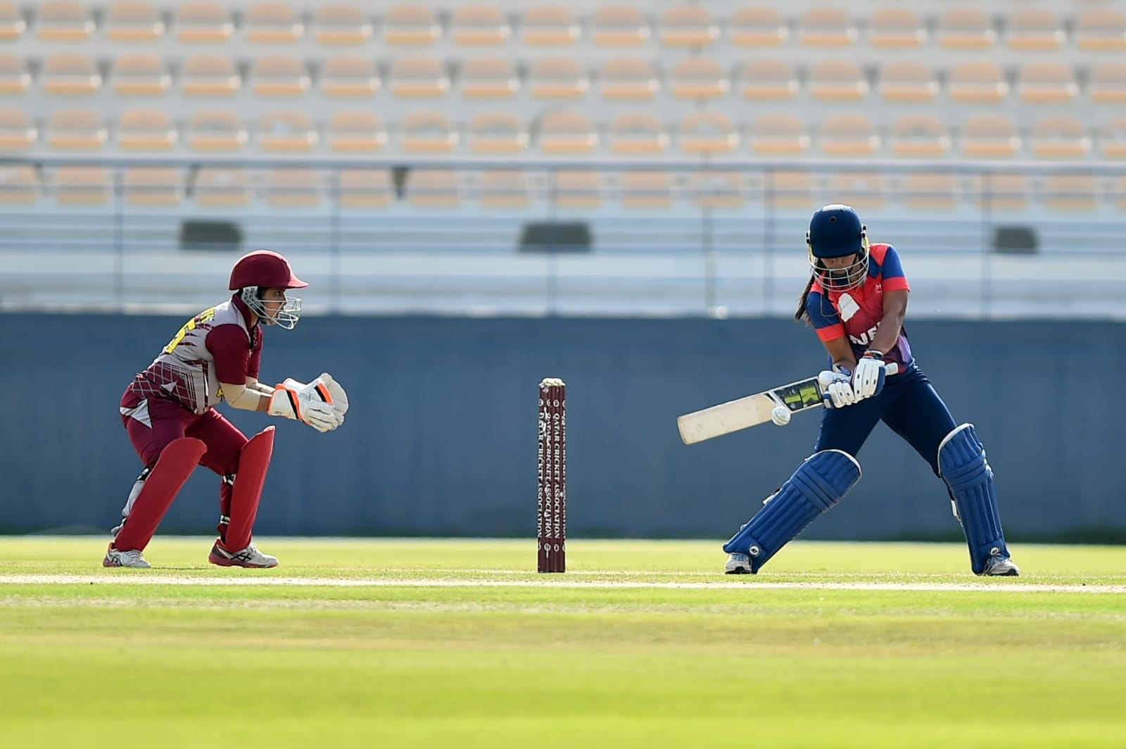 नेपाल टस हारेर ब्याटिङ गर्दै