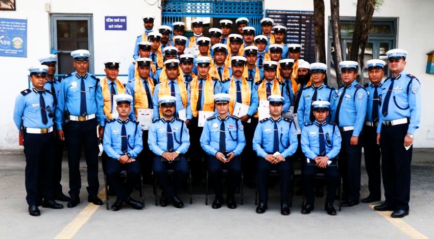 घुस लिन अस्वीकार गर्ने ३३ ट्राफिक प्रहरीलाई सम्मान