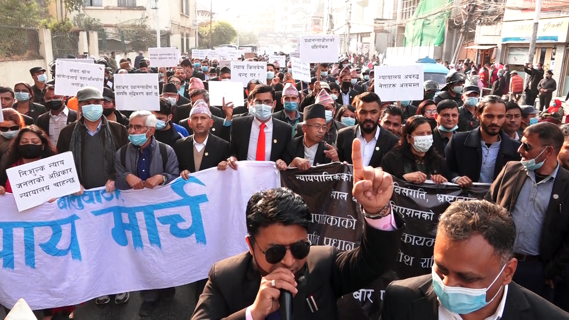 न्यायालयमा देखिएको समस्याबाट नपन्छिन प्रधानमन्त्रीलाई बारको आग्रह