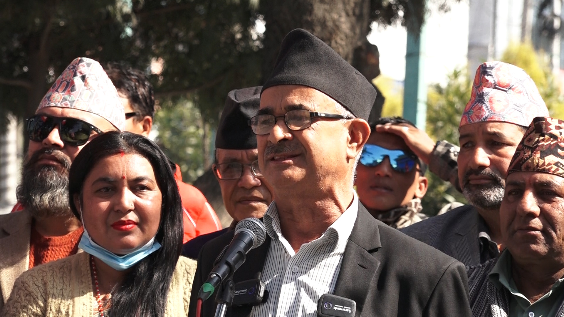 प्रधानन्यायाधीश जबराको बचाउ गर्दै  माइतीघरमा प्रदर्शन