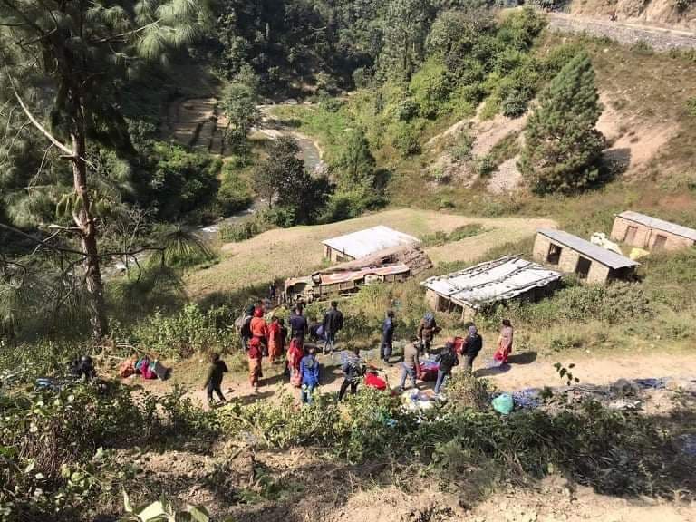 अपडेट : सल्यान बस दुर्घटनामा १२ जनाको मृत्यु, तीन जनाको पहिचान