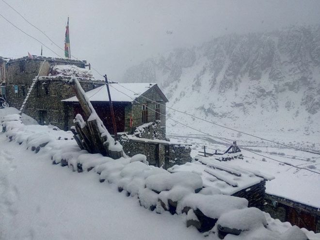 न्यून चापीय क्षेत्रको प्रभावले बदली र हिमपात