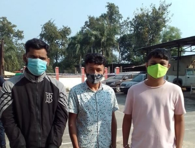 स्रोत नखुलेको नगद र गहनासहित धनगढीबाट ३ जना पक्राउ