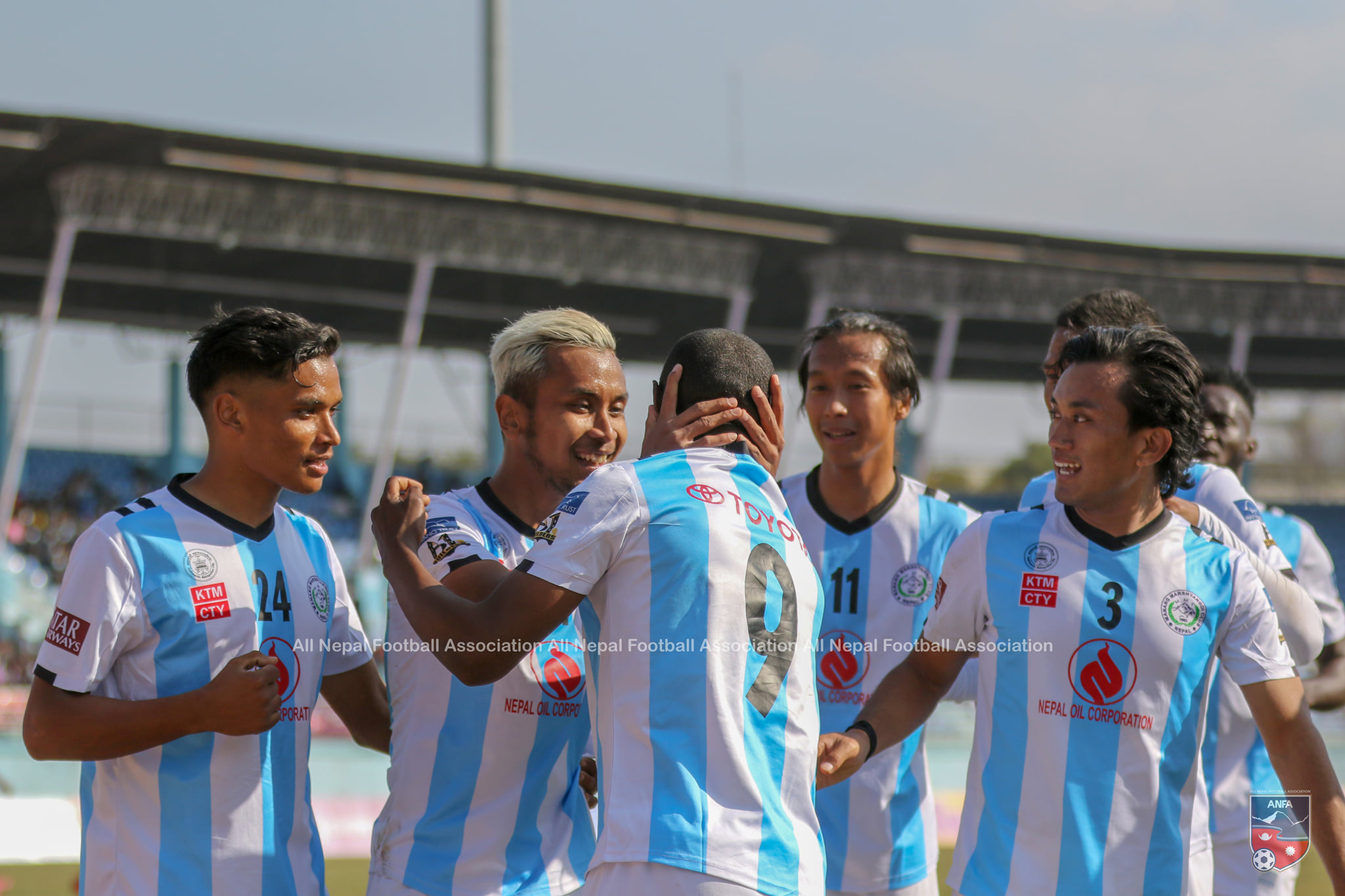 फ्रेन्ड्सलाई हराउँदै मनाङ शीर्षस्थानमा